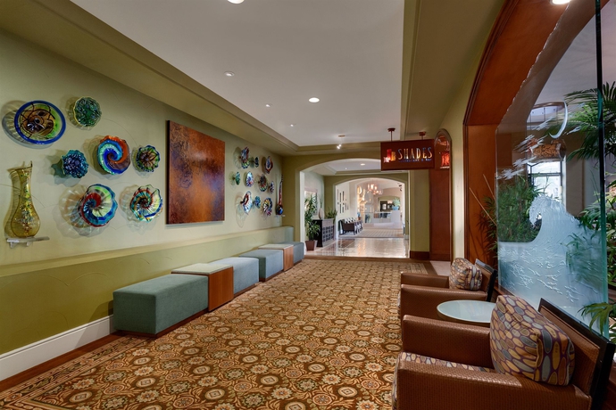 Imagen de los interiores del Hotel The Waterfront Beach Resort, A Hilton. Foto 14