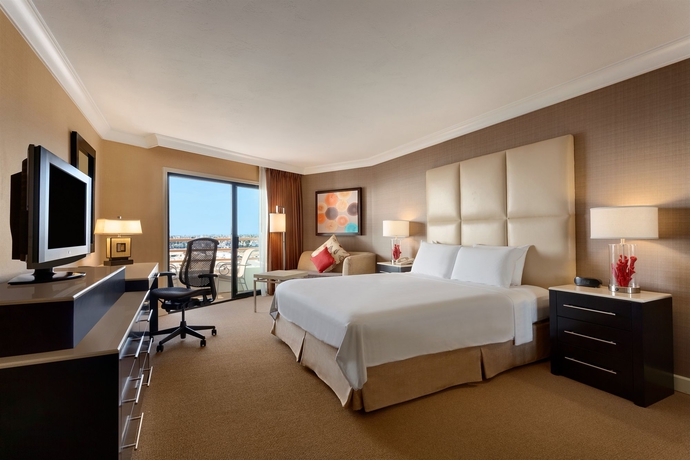 Imagen de la habitación del Hotel The Waterfront Beach Resort, A Hilton. Foto 8