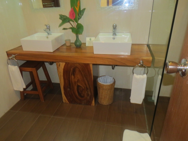 Imagen de la habitación del Hotel The Watergarden. Foto 10