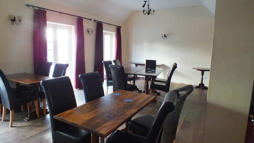 Imagen del bar/restaurante del Hotel The Watermans Arms, West End. Foto 5