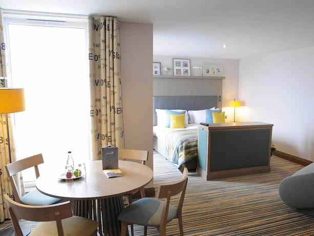 Imagen de la habitación del Hotel The Waterside. Foto 5