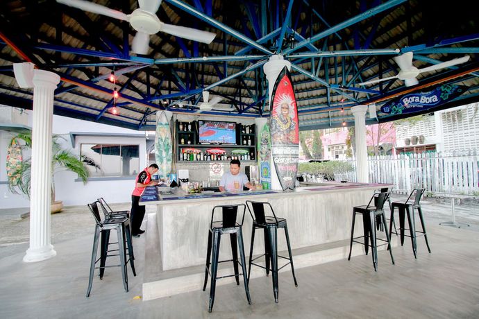 Imagen del bar/restaurante del Hotel The Wave, Tanjung Tokong. Foto 7