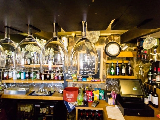 Imagen del bar/restaurante del Hotel The Weary Friar. Foto 3