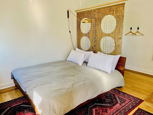 Imagen de la habitación del Hotel The Weller House. Foto 13