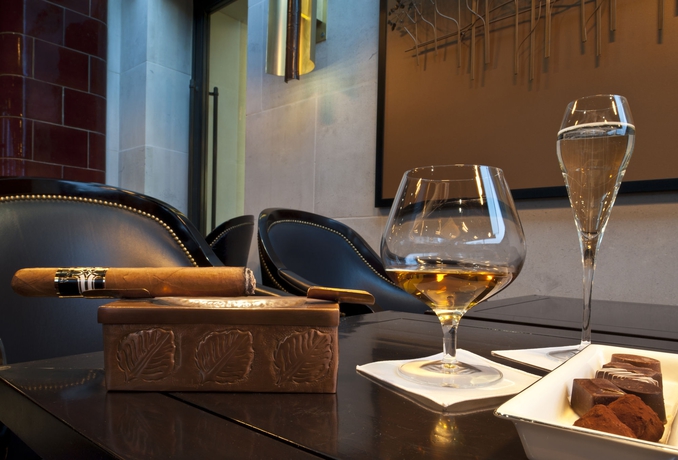 Imagen del bar/restaurante del Hotel The Wellesley Knightsbridge, A Luxury Collection. Foto 4