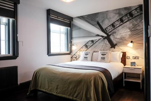 Imagen de la habitación del Hotel The Wellington, Londres. Foto 6