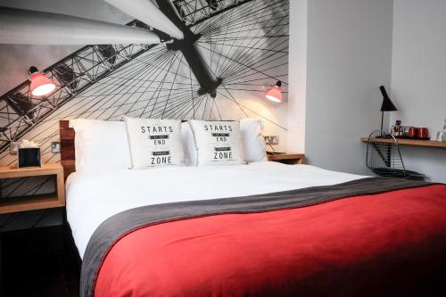 Imagen de la habitación del Hotel The Wellington, Londres. Foto 8