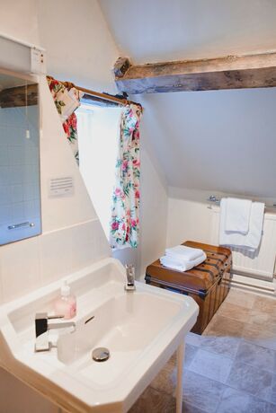 Imagen de la habitación del Hotel The West Arms. Foto 13