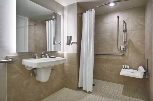 Imagen de la habitación del Hotel The Westin Alexandria Old Town. Foto 3