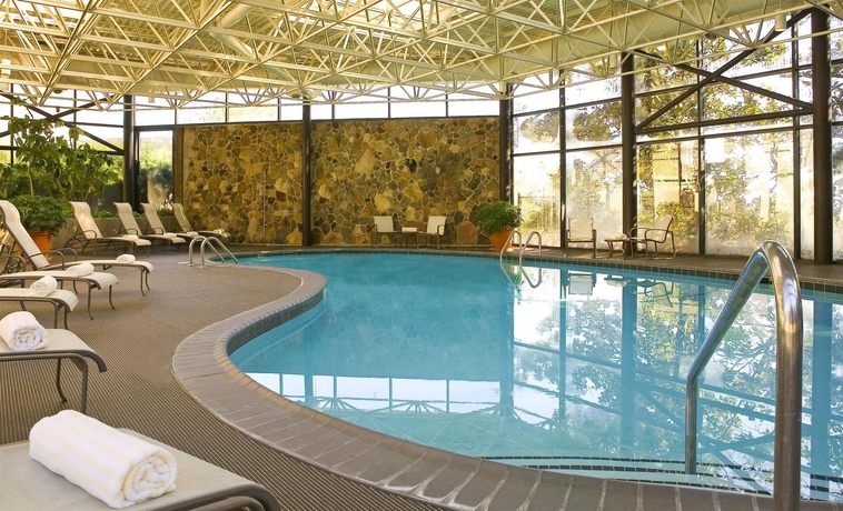 Imagen de la piscina del Hotel The Westin Atlanta Airport. Foto 15