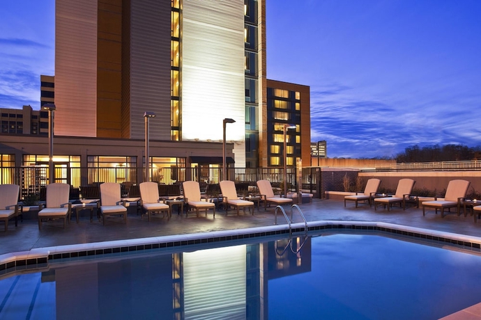 Imagen de la piscina del Hotel The Westin Birmingham. Foto 19