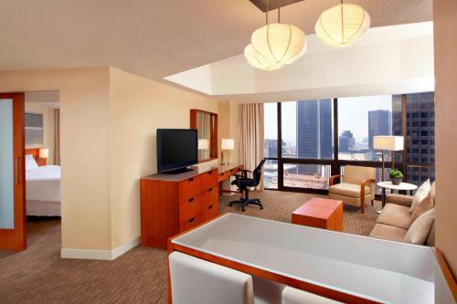 Imagen de la habitación del Hotel The Westin Bonaventure and Suites, Los Angeles. Foto 20