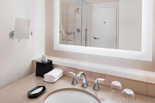 Imagen de la habitación del Hotel The Westin Buckhead Atlanta. Foto 17