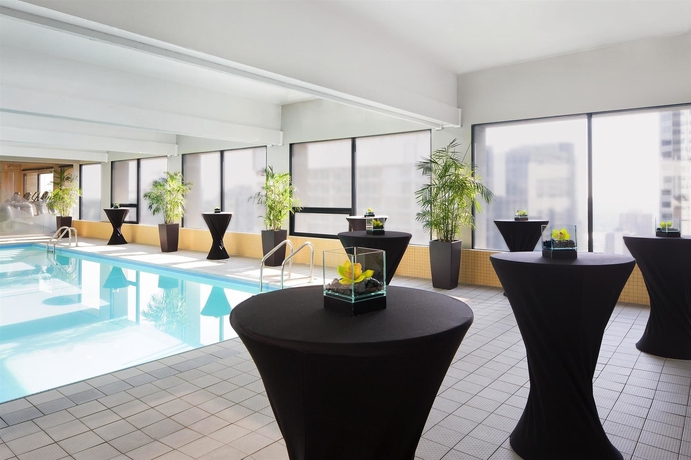 Imagen de la piscina del Hotel The Westin Calgary. Foto 16