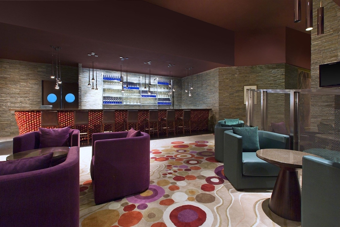 Imagen del bar/restaurante del Hotel The Westin Chennai Velachery. Foto 5