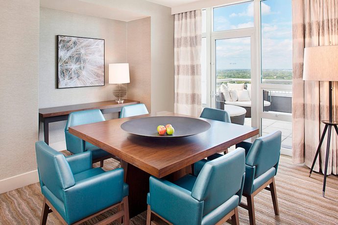 Imagen de la habitación del Hotel The Westin Chicago North Shore. Foto 19