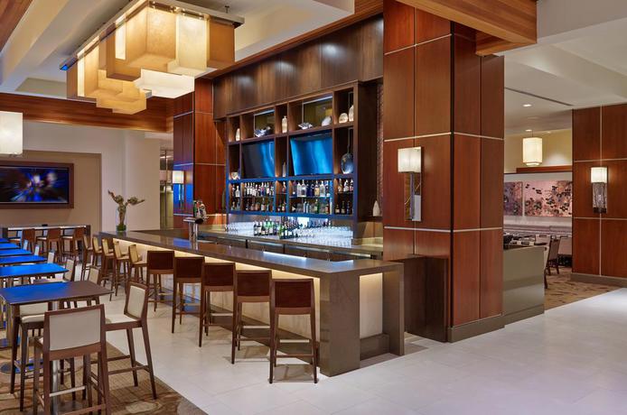 Imagen del bar/restaurante del Hotel The Westin Crystal City Reagan National Airport. Foto 2