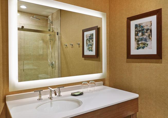 Imagen de la habitación del Hotel The Westin Crystal City Reagan National Airport. Foto 5