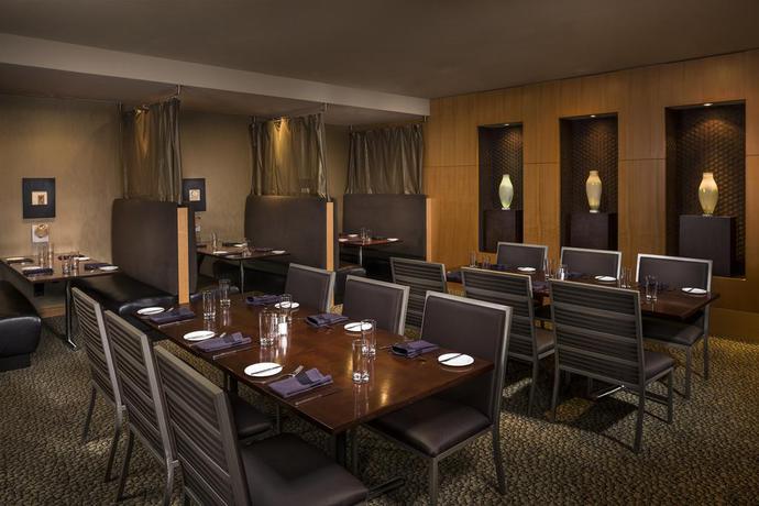 Imagen del bar/restaurante del Hotel The Westin Detroit Metropolitan Airport. Foto 2
