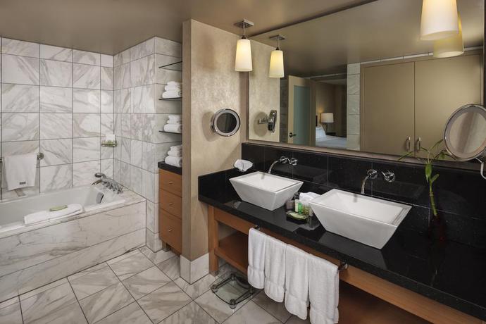 Imagen de la habitación del Hotel The Westin Detroit Metropolitan Airport. Foto 4