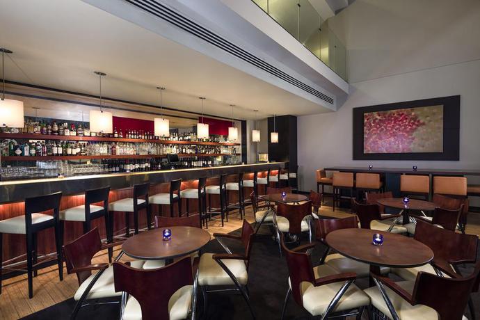 Imagen del bar/restaurante del Hotel The Westin Detroit Metropolitan Airport. Foto 3
