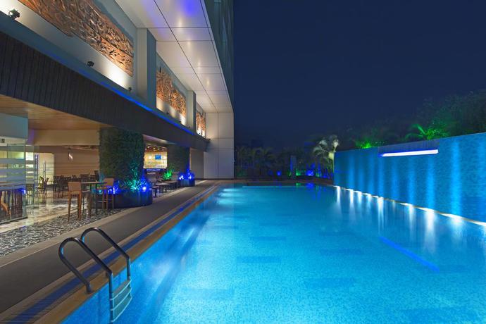 Imagen de la piscina del Hotel The Westin Dhaka. Foto 12