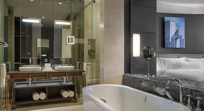 Imagen de la habitación del Hotel The Westin Doha and Spa. Foto 4
