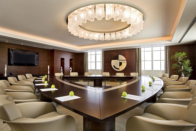 Imagen de los interiores del Hotel The Westin Dubai Mina Seyahi Beach Resort and Marina. Foto 12