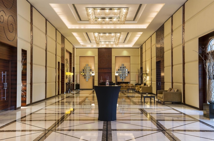 Imagen de los interiores del Hotel The Westin Dubai Mina Seyahi Beach Resort and Marina. Foto 13