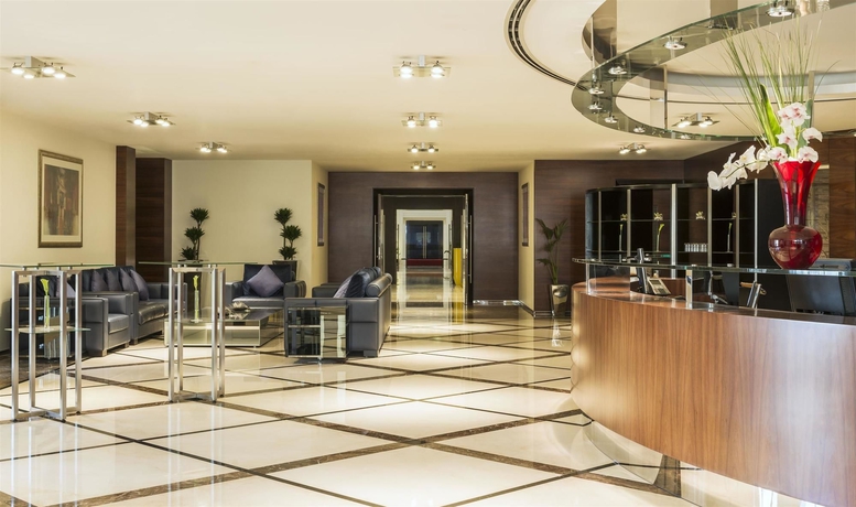 Imagen de los interiores del Hotel The Westin Dubai Mina Seyahi Beach Resort and Marina. Foto 14