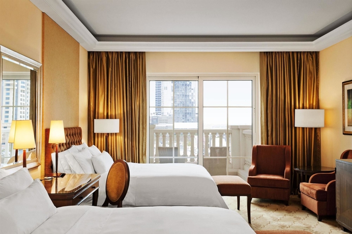 Imagen de la habitación del Hotel The Westin Dubai Mina Seyahi Beach Resort and Marina. Foto 11