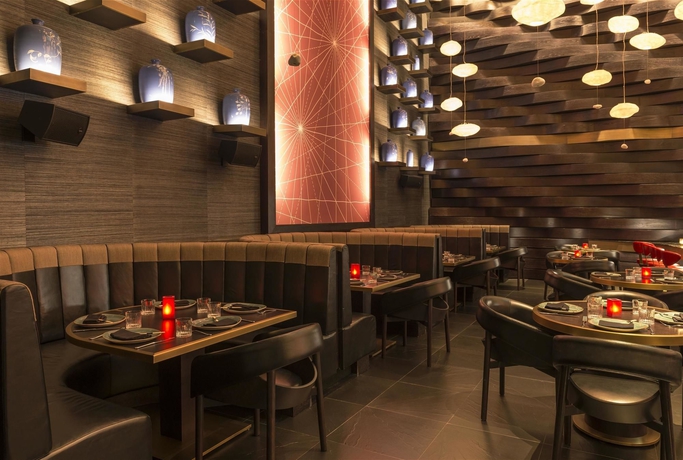 Imagen del bar/restaurante del Hotel The Westin Dubai Mina Seyahi Beach Resort and Marina. Foto 5