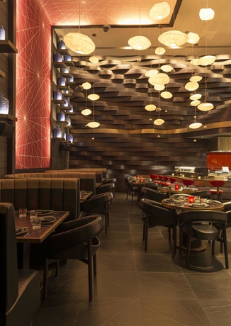 Imagen del bar/restaurante del Hotel The Westin Dubai Mina Seyahi Beach Resort and Marina. Foto 6