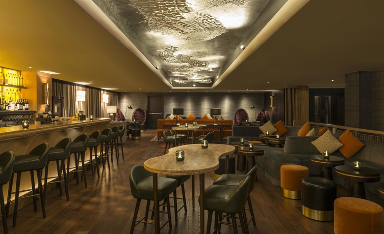 Imagen del bar/restaurante del Hotel The Westin Dubai Mina Seyahi Beach Resort and Marina. Foto 9