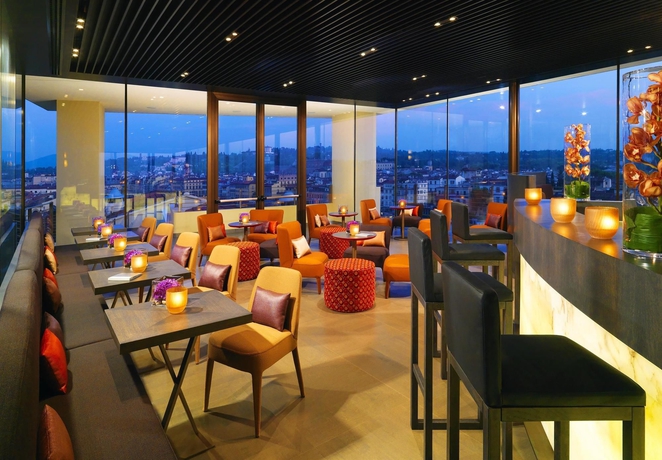 Imagen del bar/restaurante del Hotel The Westin Excelsior, Florence. Foto 2