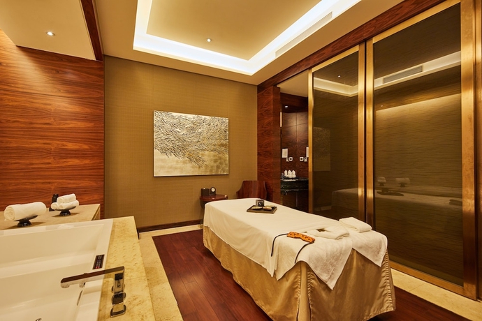 Imagen de la piscina del Hotel The Westin Fuzhou Minjiang. Foto 18