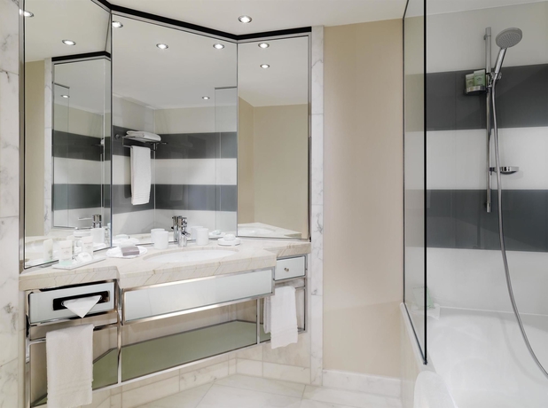 Imagen de la habitación del Hotel The Westin Grand Berlin. Foto 9