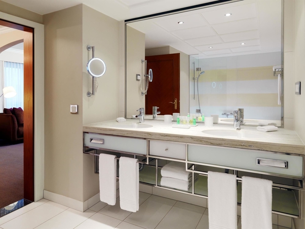 Imagen de la habitación del Hotel The Westin Grand Berlin. Foto 11