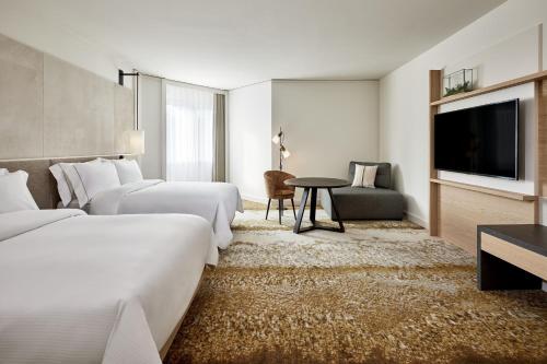 Imagen de la habitación del Hotel The Westin Grand Frankfurt. Foto 19