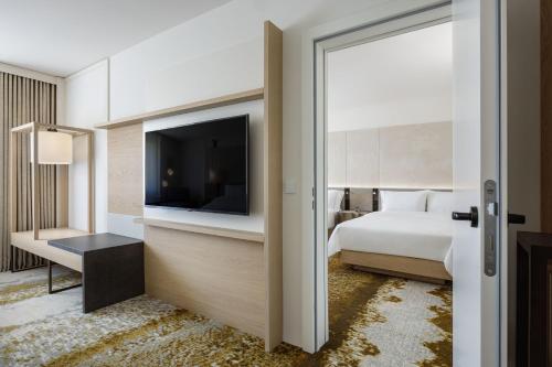 Imagen de la habitación del Hotel The Westin Grand Frankfurt. Foto 20