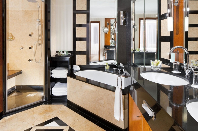 Imagen de la habitación del Hotel The Westin Grand Munich. Foto 8