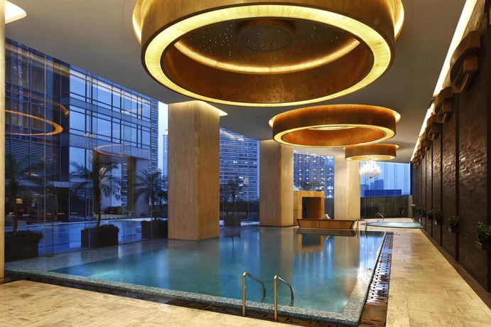 Imagen de la piscina del Hotel The Westin Guangzhou. Foto 15