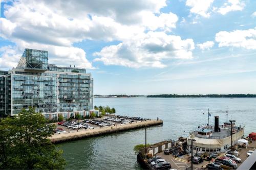 Imagen de la habitación del Hotel The Westin Harbour Castle, Toronto. Foto 19