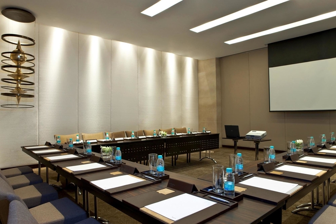 Imagen de los interiores del Hotel The Westin Hyderabad Mindspace. Foto 4
