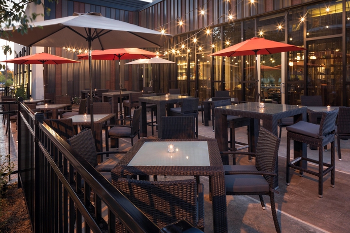 Imagen del bar/restaurante del Hotel The Westin Jackson. Foto 2