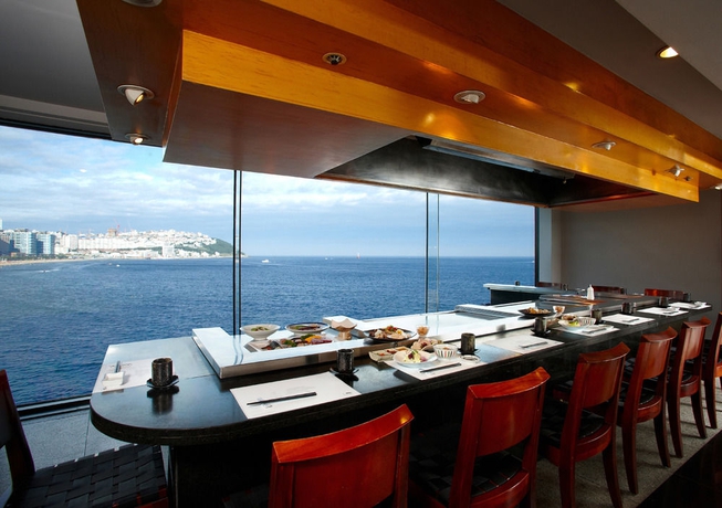 Imagen del bar/restaurante del Hotel The Westin Josun Busan. Foto 3