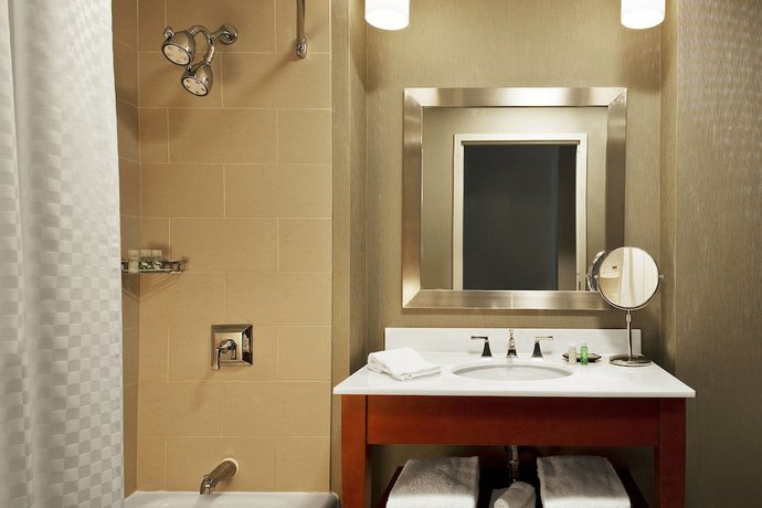 Imagen de la habitación del Hotel The Westin Lombard Yorktown Center. Foto 13