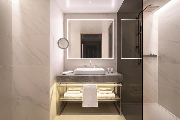 Imagen de la habitación del Hotel The Westin London City. Foto 6