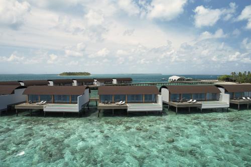 Imagen de los exteriores del Hotel The Westin Maldives Miriandhoo Resort. Foto 12