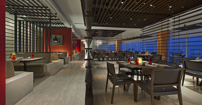 Imagen del bar/restaurante del Hotel The Westin Mumbai Garden City. Foto 3